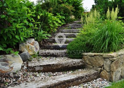 schody w ogrodzie, schody ogrodowe, murek z granitu w ogrodzie